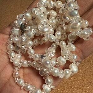Elegant Pearl and Crystal Necklace